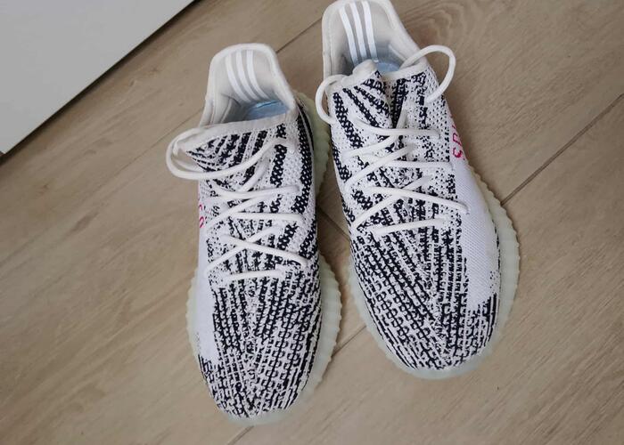 Grajewo ogłoszenia: To są buty Adidas Yeezy Boost 350 V2 w kolorystyce 